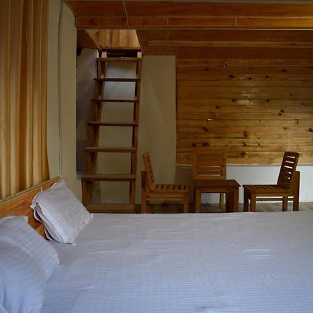 Moksha - By The River Villa Jibhi ภายนอก รูปภาพ