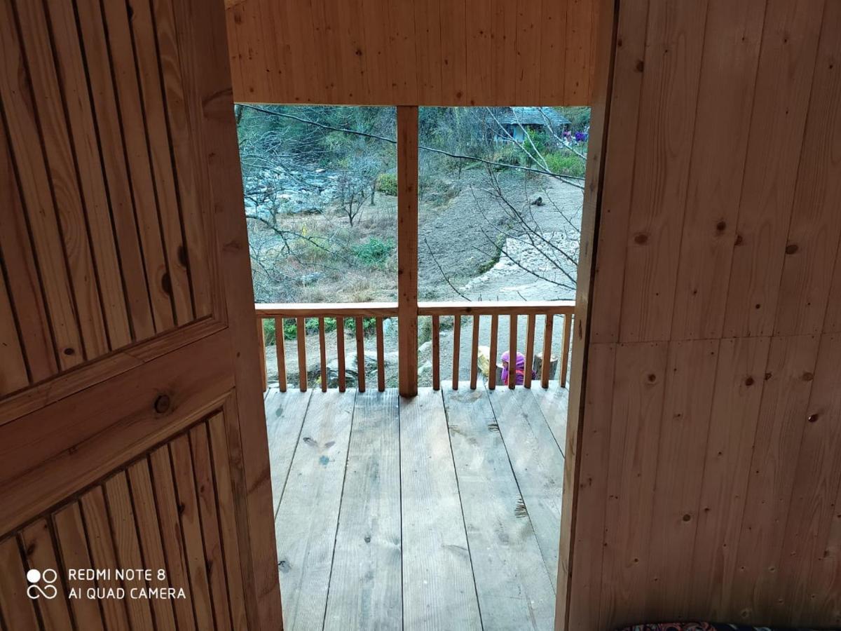 Moksha - By The River Villa Jibhi ภายนอก รูปภาพ