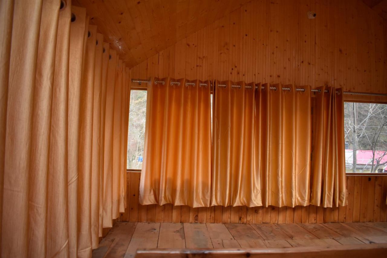 Moksha - By The River Villa Jibhi ภายนอก รูปภาพ