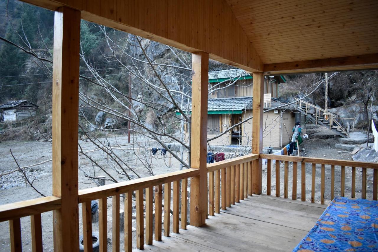 Moksha - By The River Villa Jibhi ภายนอก รูปภาพ