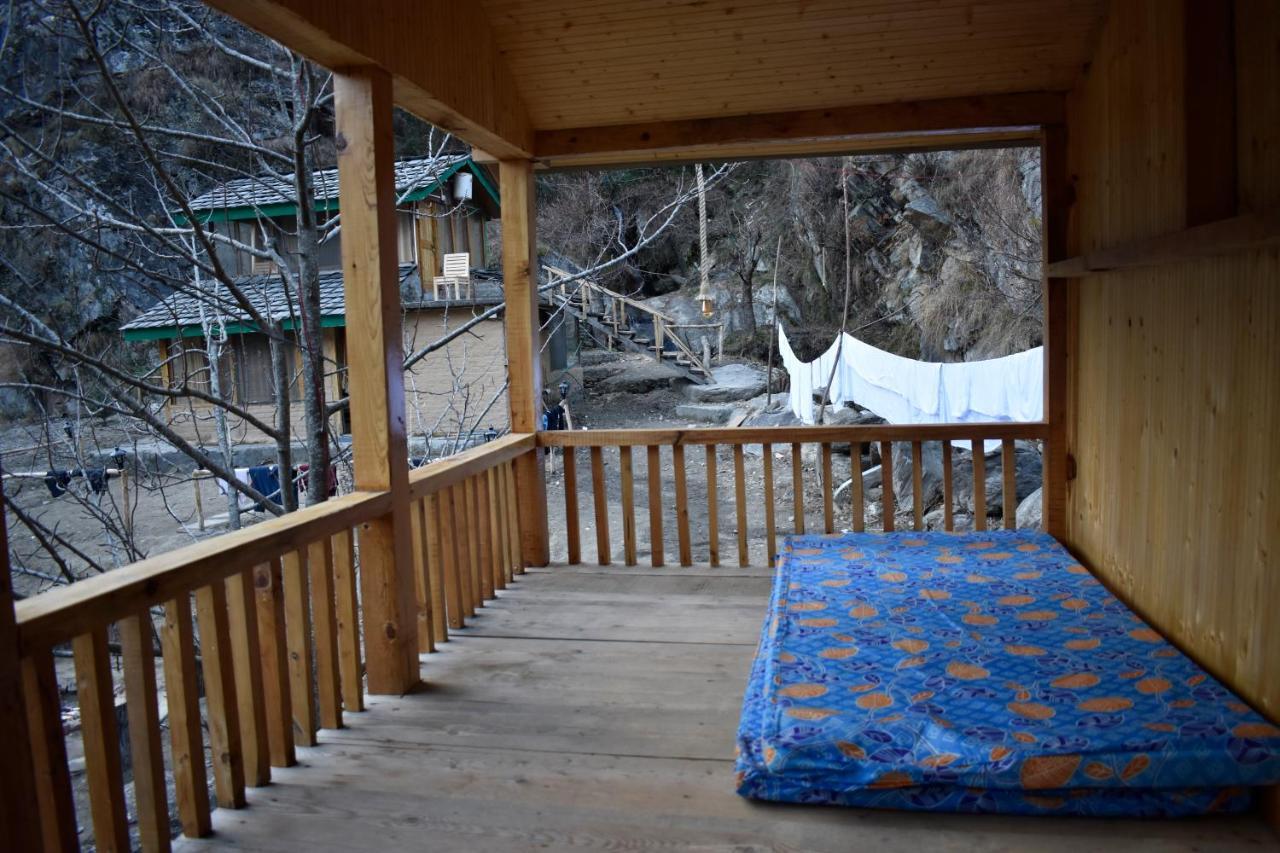 Moksha - By The River Villa Jibhi ภายนอก รูปภาพ