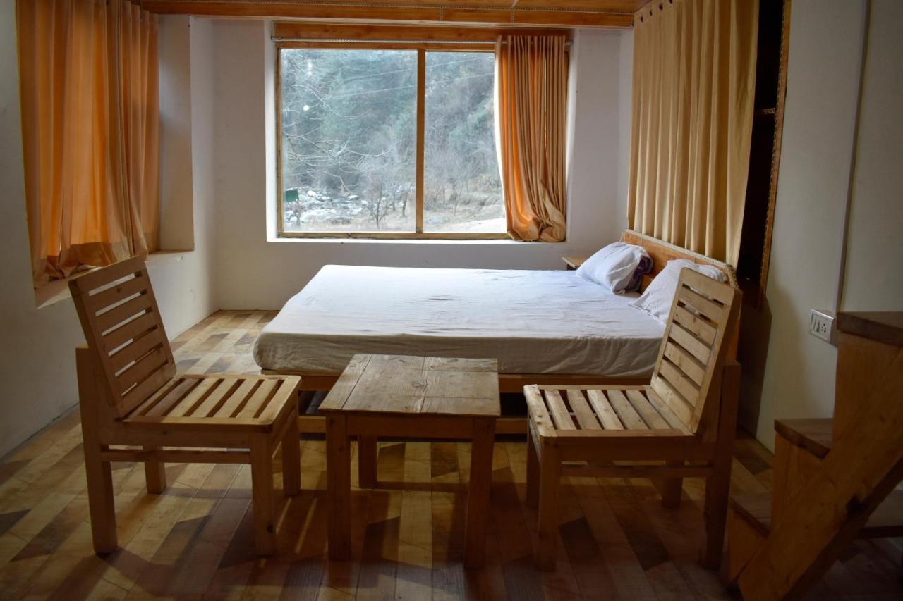 Moksha - By The River Villa Jibhi ภายนอก รูปภาพ